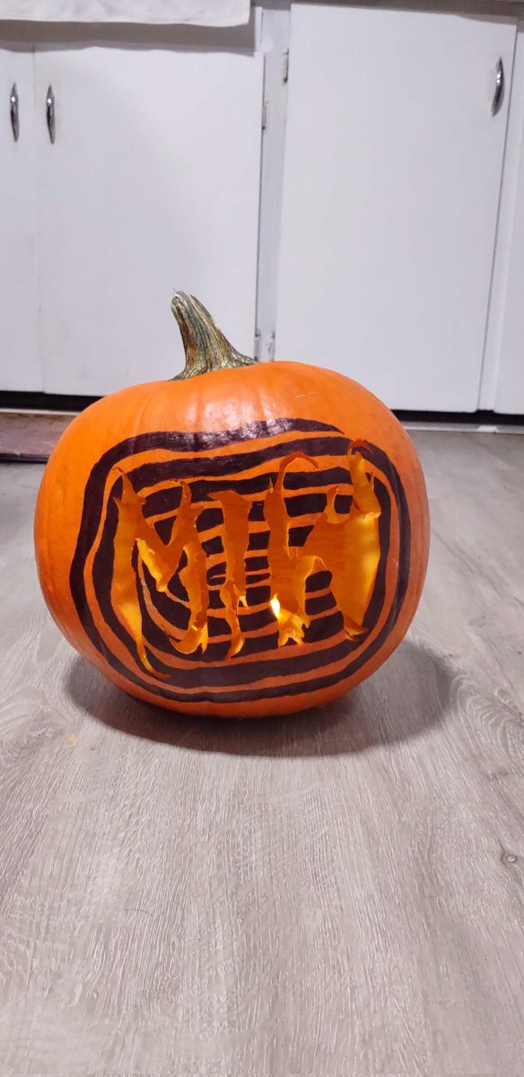 Kodabodabear5's tweet photo. Last year I carved an Ice Nine Kills pumpkin. It only seemed fitting this year to carve a @MIWband one. Excuse the weird W, it broke 😭😭 @ChrisMotionless @chenzomauro @rickyolsonx @MIWryan @justinxMIW #miw #motionlessinwhite #chrismotionless #halloween2022 https://t.co/LLMgv0EaZr