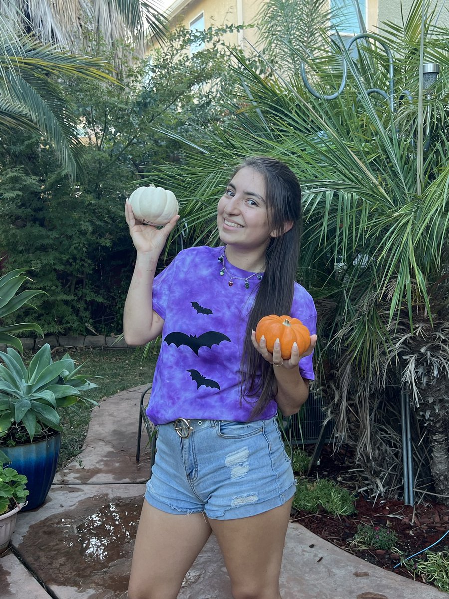 15% SALE GOING ON NOW - SUNDAY🎃
Don’t miss out! Snag some last minute halloween items🧡
And more! Shop now! etsy.com/shop/AlishaJea…