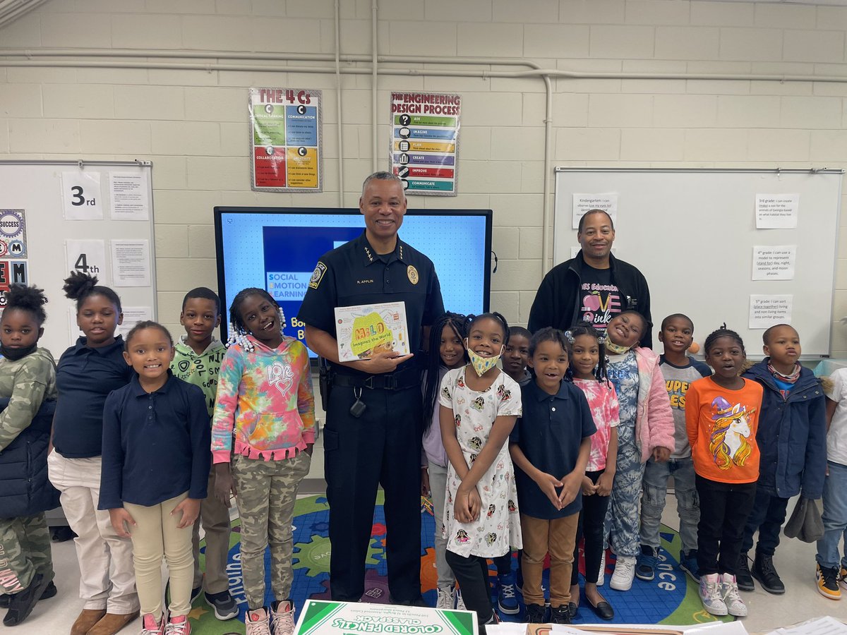 #BooksandBadges with the @APSHAES scholars in Mr. Ware’s class was a big hit this am. This is the BEST part of my job because I get to engage with scholars while promoting the foundations of SEL in @apsupdate @Retha_Woolfolk @SEL_APS @CrystalJanuary @atlhummingbird
