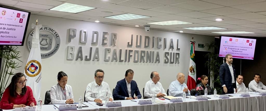 CICAD_OEA's tweet photo. Jeffrey Zinsmeister, Gerente del Programa de Justicia Terapéutica de @CICAD_OEA, participa en el lanzamiento del Programa Piloto de Justicia Terapéutica en Baja California Sur, #México, con apoyo de @SEGOB_mx, @CONADICmx, @StateINL, @tribunalbcs y @GobBCS. @MisionMexOEA @UsAmbOAS https://t.co/EhmO51IdsG