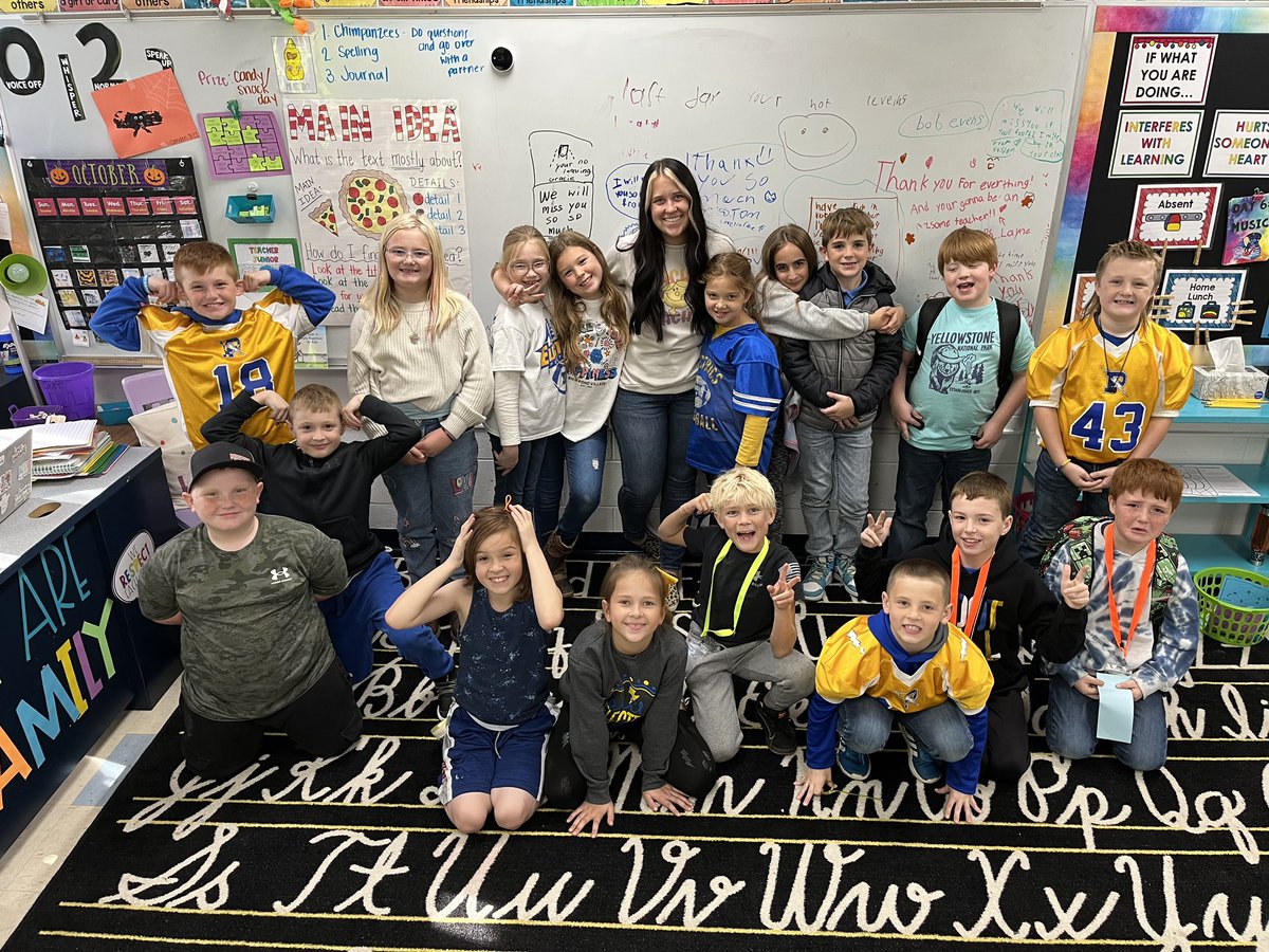 maylea_tom's tweet photo. To the best mentor teacher &amp; the best students I will miss you guys 😢🤍 https://t.co/oCU687di94