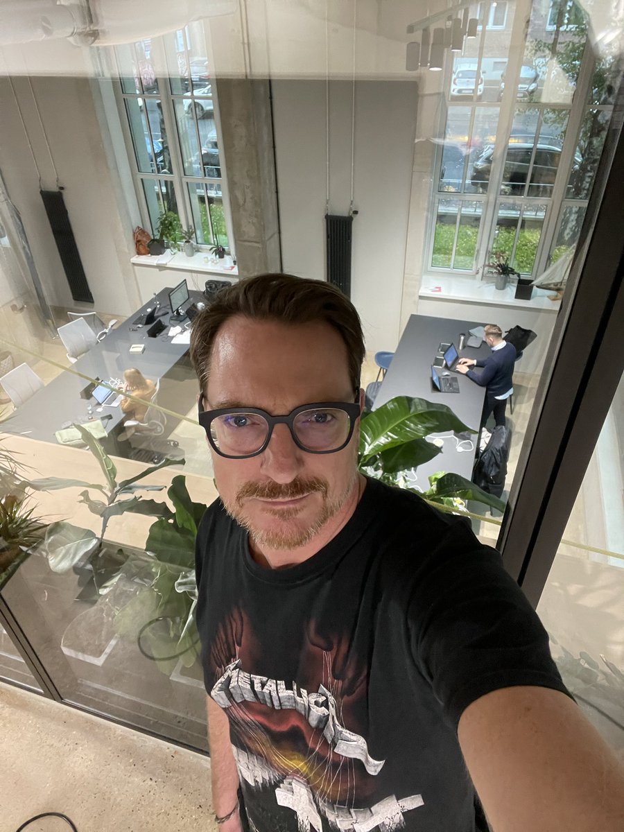 Another day at the office 👨🏼‍💻
Another week with so many inspiring #web3 encounters 🤝
Another step towards breakthrough 🤩

Wishing you all a great weekend to recharge and take care of your family and loved ones 

Stay tuned for some really awesome #nft announcements 👀