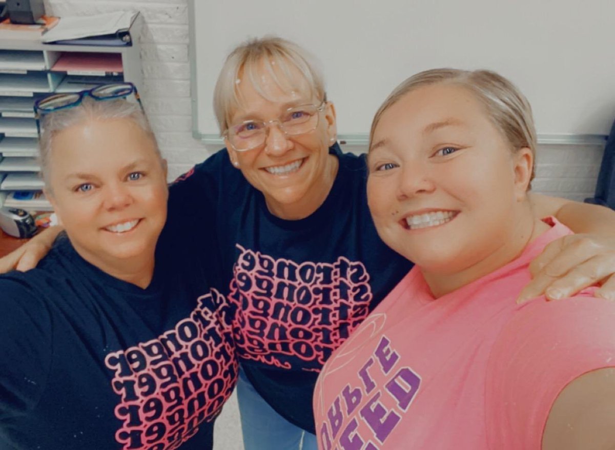 JillStacy16's tweet photo. It's Pink Out for the bus drivers. Happy Friday!!! #Alvaradoexcellence https://t.co/7caqNVHImr