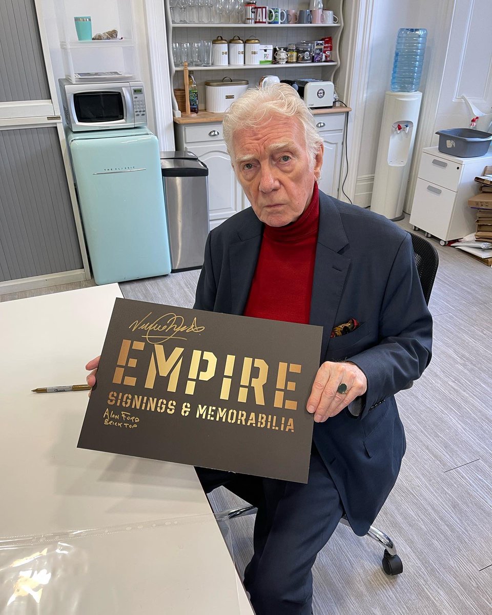 EmpireSignings's tweet photo. Cracking First Year Complete With Our Private Signings Sessions. Many Thanks To Our Signers 🤩

#FrankHarper
#TonyDenham
#RicciHarnett
#CarltonLeach
#VinnieJones
#AlanFord
#AndyBeckwith
#WinstonElis
#CraigFairbrass
#RolandManookian https://t.co/br3xzjG81n