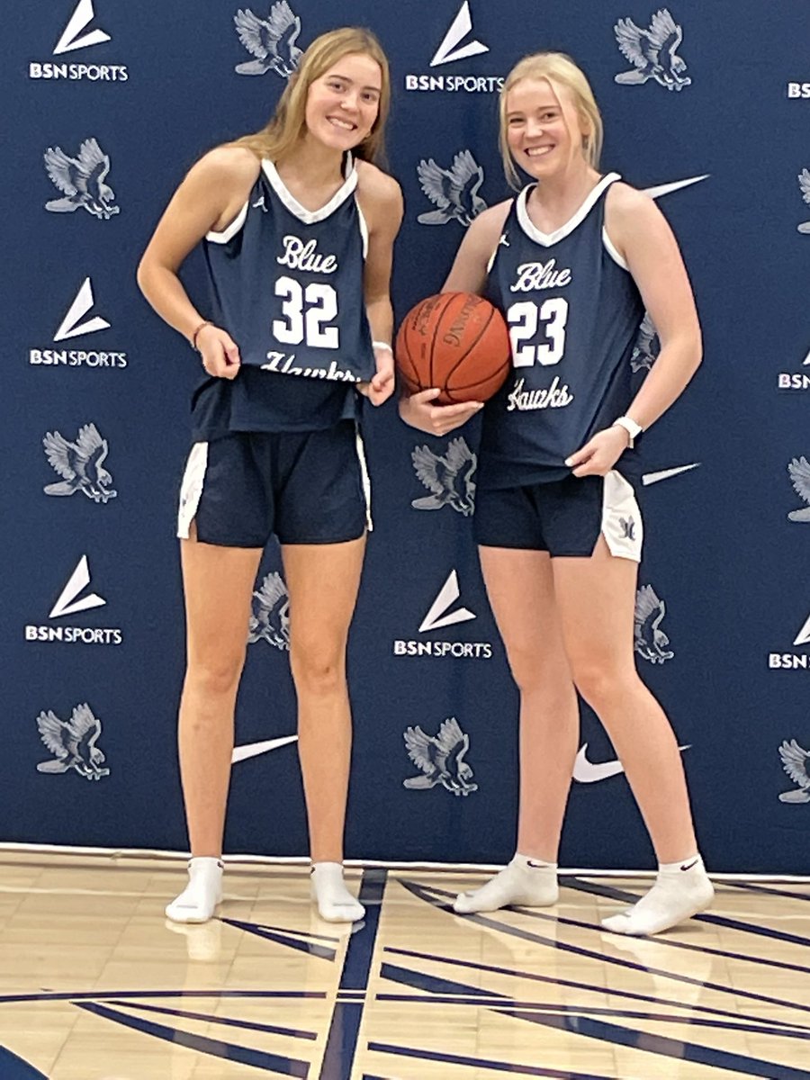 AllyCass25's tweet photo. A huge thank you to @Coach_Nelson2 for an offer to play for @BlueHawkWBB! Thank you for letting us come down to see campus and learn more about the program! 🔵⚪️ https://t.co/zKs5k1mOIy
