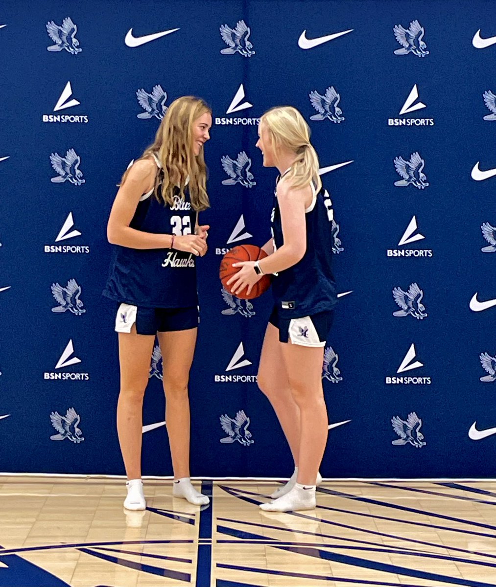 AllyCass25's tweet photo. A huge thank you to @Coach_Nelson2 for an offer to play for @BlueHawkWBB! Thank you for letting us come down to see campus and learn more about the program! 🔵⚪️ https://t.co/zKs5k1mOIy