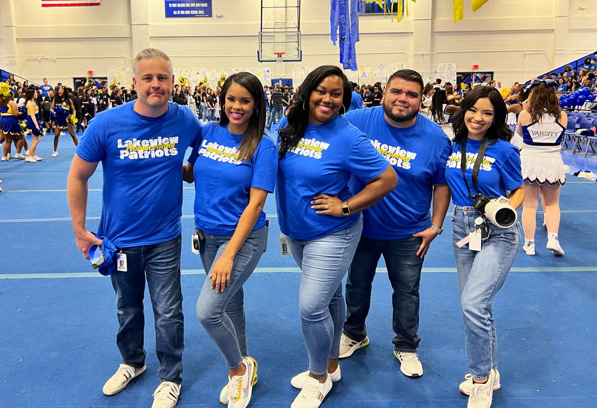 sherese_nix's tweet photo. The BEST Communications Team in the state! Can’t stop! Won’t stop! #TKO #lchshomecoming #thegisdeffect https://t.co/KhBiTLH9Kf