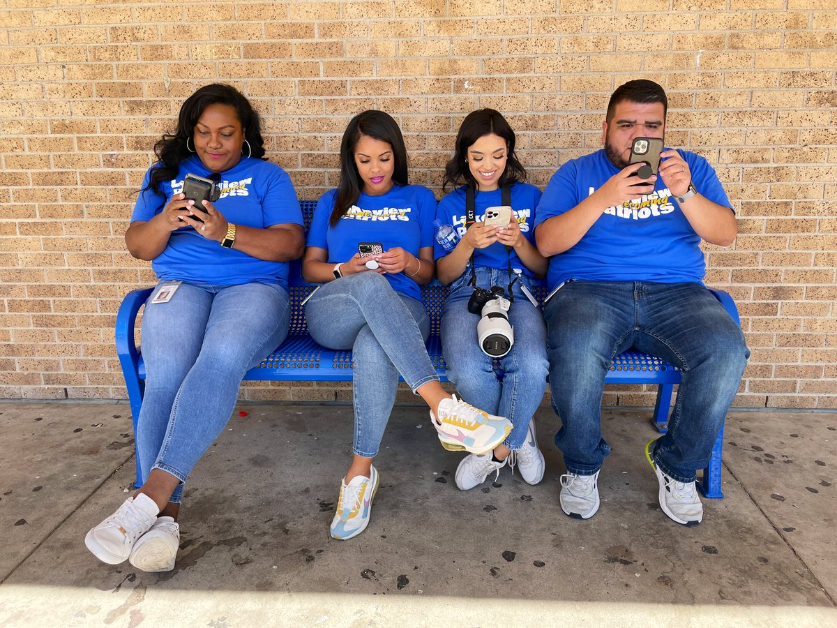 sherese_nix's tweet photo. The BEST Communications Team in the state! Can’t stop! Won’t stop! #TKO #lchshomecoming #thegisdeffect https://t.co/KhBiTLH9Kf