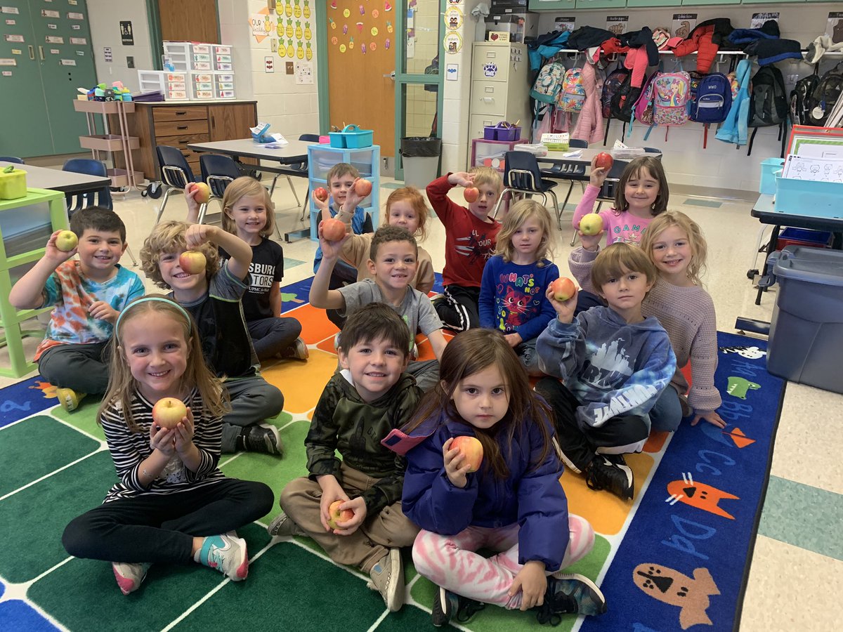 MrsLaneSMEK's tweet photo. Happy Apple Crunch Day at SME!! ๐๐๐ #BecomeBelongBeNorthern #SMERides https://t.co/uyR1bwmzEu