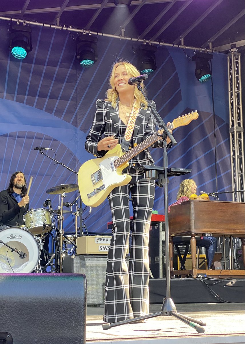 Love❤️Love❤️Love ⁦<a href="/SherylCrow/">SherylCrowLovers</a>⁩   at the Inauguration of ⁦<a href="/Penn/">Penn</a>⁩ President Liz Magill! 🎶