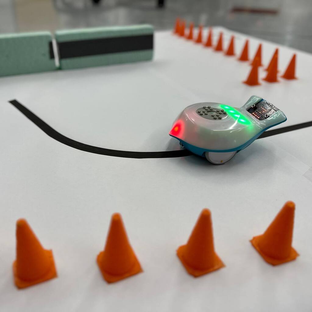 Looking forward to tomorrow’s #projectoftheday as I host a #computerscience workshop for teachers @ the Central NJ #cshub - looking forward to getting hands on w/ the #finchrobot 2.0 &amp; tons of coding resources!! @newjerseydoe <a href="/birdbraintech/">BirdBrain Technologies</a>  @tcnj_istem_department