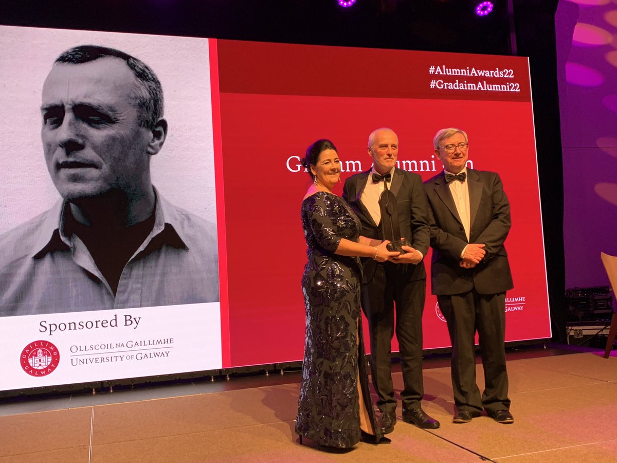 Comhghairdeas le Ré Ó Laighléis ar bronnadh an Gradam Alumni na bliana seo don Ghaeilge air. Tá raidhse gradaim agus duaiseanna liteartha bronnta air go náisiúnta agus go hidirnáisiúnta.