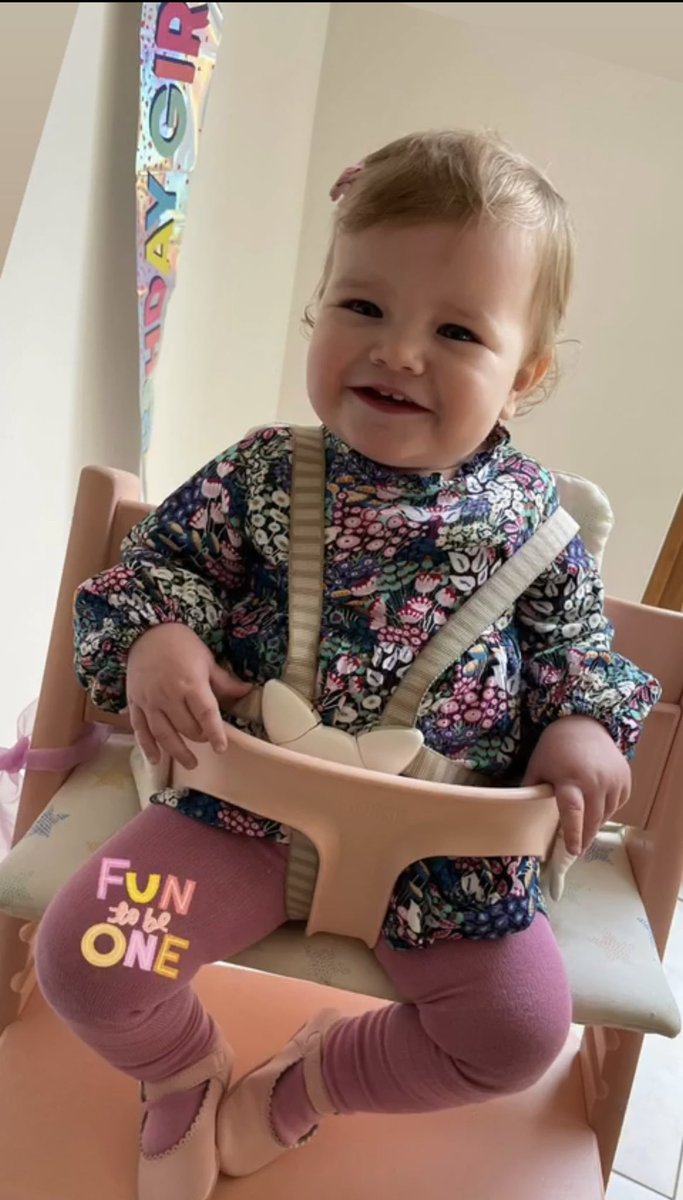 wesleyob1's tweet photo. Our Queen Bee on her 1st birthday 🎉 Make a wish Bonnie 💕 @HoranJillian https://t.co/bT3eDE4Gbo