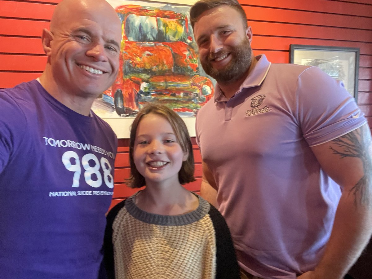TeamTopHat1's tweet photo. Today our resident stud wrestler and 2048 presidential candidate Corinne Parker got to eat lunch with #ksleg candidate Derik Flerlage! @DerikFler - thanks for letting her pick your brain! https://t.co/VlNN7zSMPC