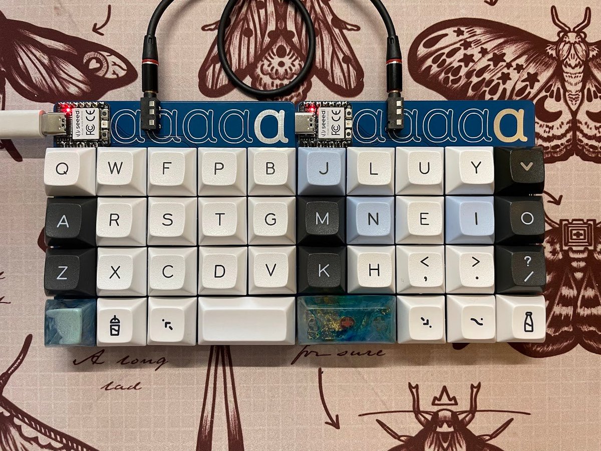 sbkeebs's tweet photo. the aaaaa
lessons learned: 
- xiaos' tx/rx pins will make your life easier
- kmk is neat! and it can do the qmk serial pin thing but it's not ideal
- 10 columns is fine!! but i still need to look into the options for combos in kmk
- i want a microdox actually https://t.co/7CHM9N4ieb