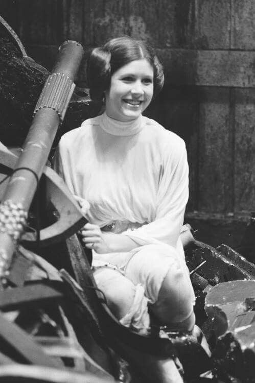 LEIATHlNKER's tweet photo. happy birthday to our princess leia, carrie fisher ♡ the world misses you. https://t.co/HIj8ld97Pw