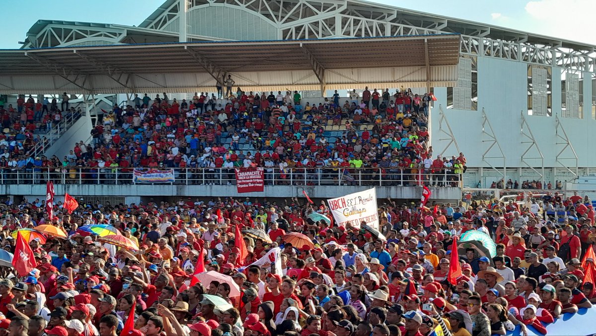 Apoteósico acto de Juramentación de las Estructuras de Base del <a href="/PartidoPSUV/">PSUV</a>, presidido por el 1er Vicepdte del #PSUV <a href="/dcabellor/">Diosdado Cabello R</a> junto a nuestro enlace de la DN del Partido en el <a href="/PSUVEnApure/">PSUV Apure</a> Gdor  <a href="/eduardopiate2/">eduardo piñate</a>, una demostración más que Apure es CHAVISTA

#PatriaUnidaYSolidaria