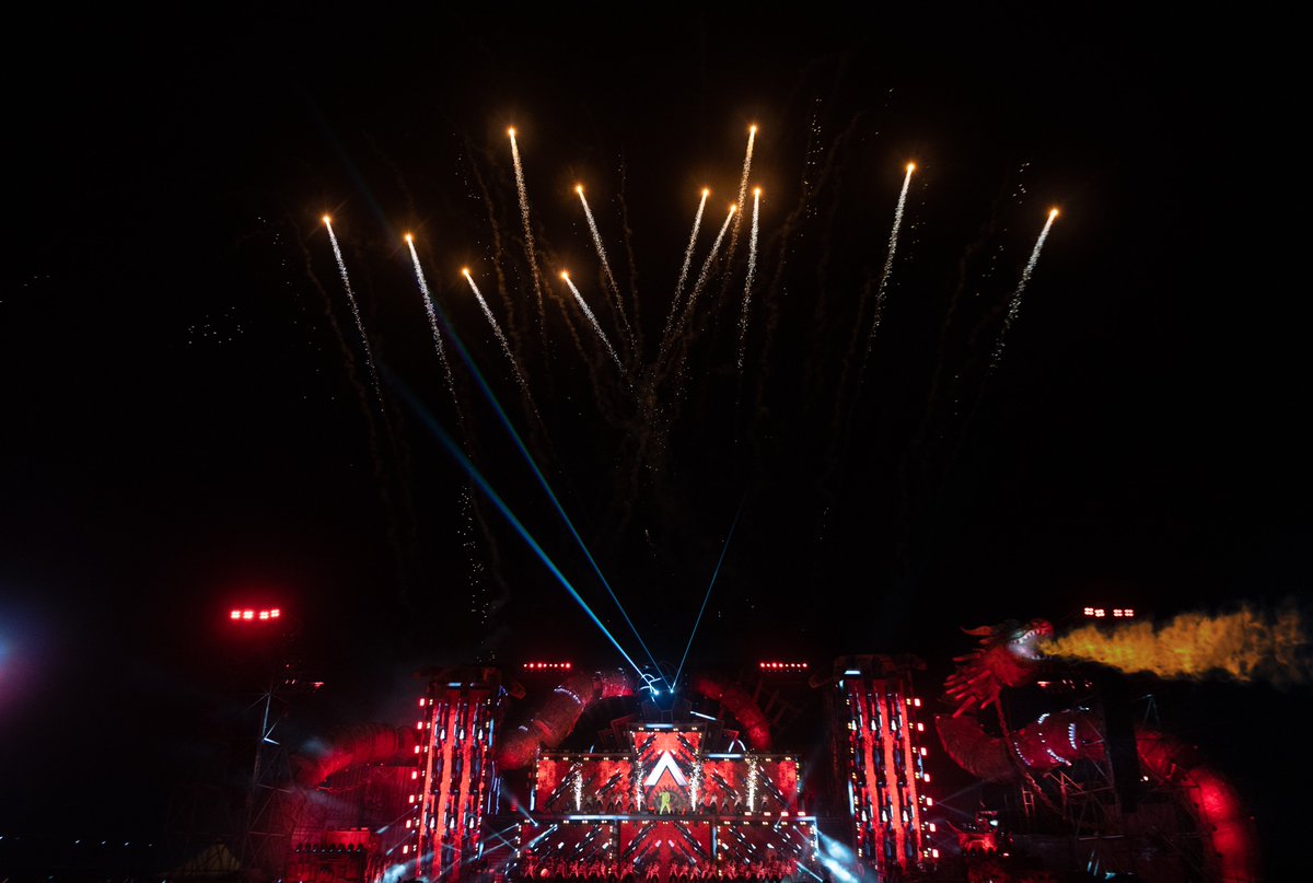 anirudhofficial's tweet photo. Chennai, my hometown, thanks for giving me the best night of my life. You have made me who I am in these 10 years. You guys went crazy like never before and I love you my city, my people ❤️
#RockstaronHotstar
@DisneyPlusHS @disneyplusHSTam @pradeepmilroy 
📸 @_rakeshprakash https://t.co/3NfjUmAkYC