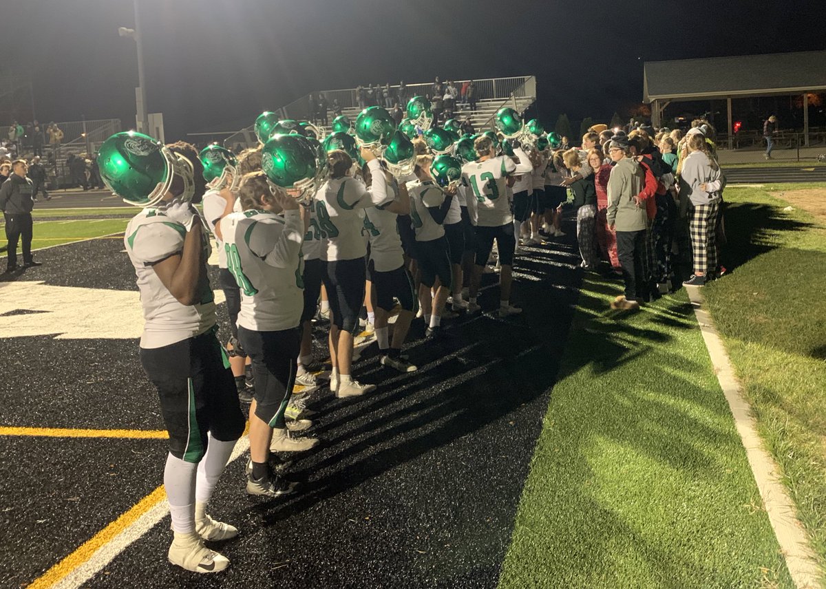Holy Name wins! The Green Wave are GLC Champions! They defeat EC 42-25. Congratulations Namers! On to the Playoffs. #NamerPride #AllHail <a href="/HNGreenwave/">Holy Name High School</a>  <a href="/FOX8FNTD/">FridayNightTouchdown</a>