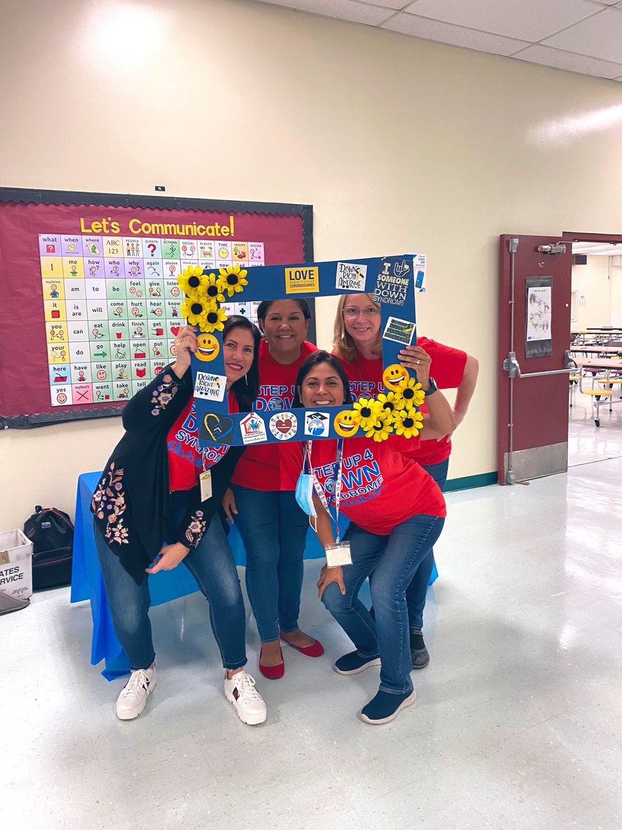 AndreaCiotti1's tweet photo. Fabulous Friday! Grateful for my team helping to plan a fabulous day of learning for ESE providers! I am blessed to be surrounded by some of the most talented in the field. Great turnout at our DS Educator training 💙💛 #BrowardDSEducatorTraining @BrowardESE_SS @Bach_BGCDSO https://t.co/7NkMKTd28J