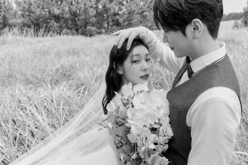 Sanhocho's tweet photo. 와 ㄴㅓ무 예뻐ㅠㅠㅠㅠㅠㅠㅠㅠ 연느 결혼 축하드려요 웨딩화보 봐서 행복하다ㅠㅠ https://t.co/XZzGvKztJU