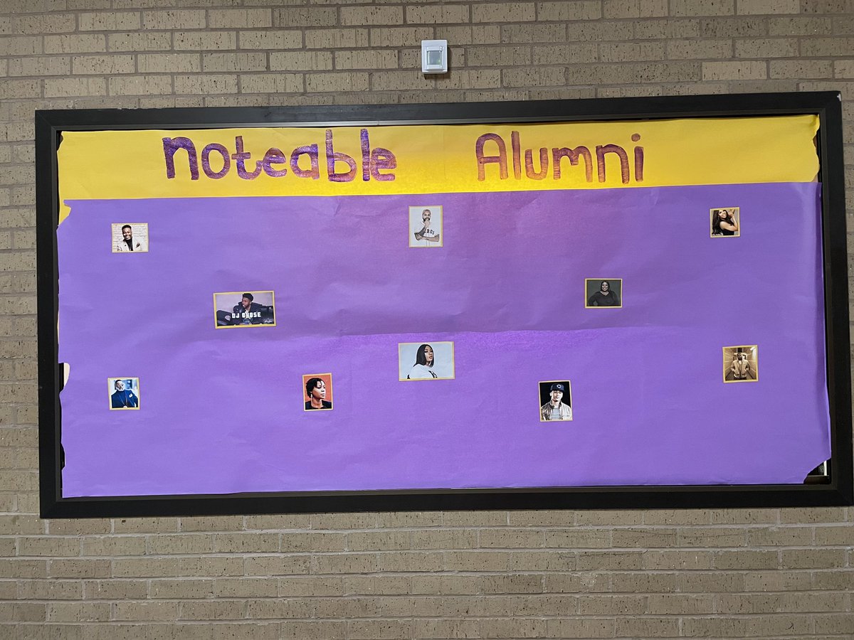 BJSGoslins's tweet photo. Coach Sowell, former alumni of @PVAMU won 2nd place in our college door decorating contest. #pvamupanthers #pvamualumnus #growingGOSLINS #overthehill https://t.co/qTubNA2rv3