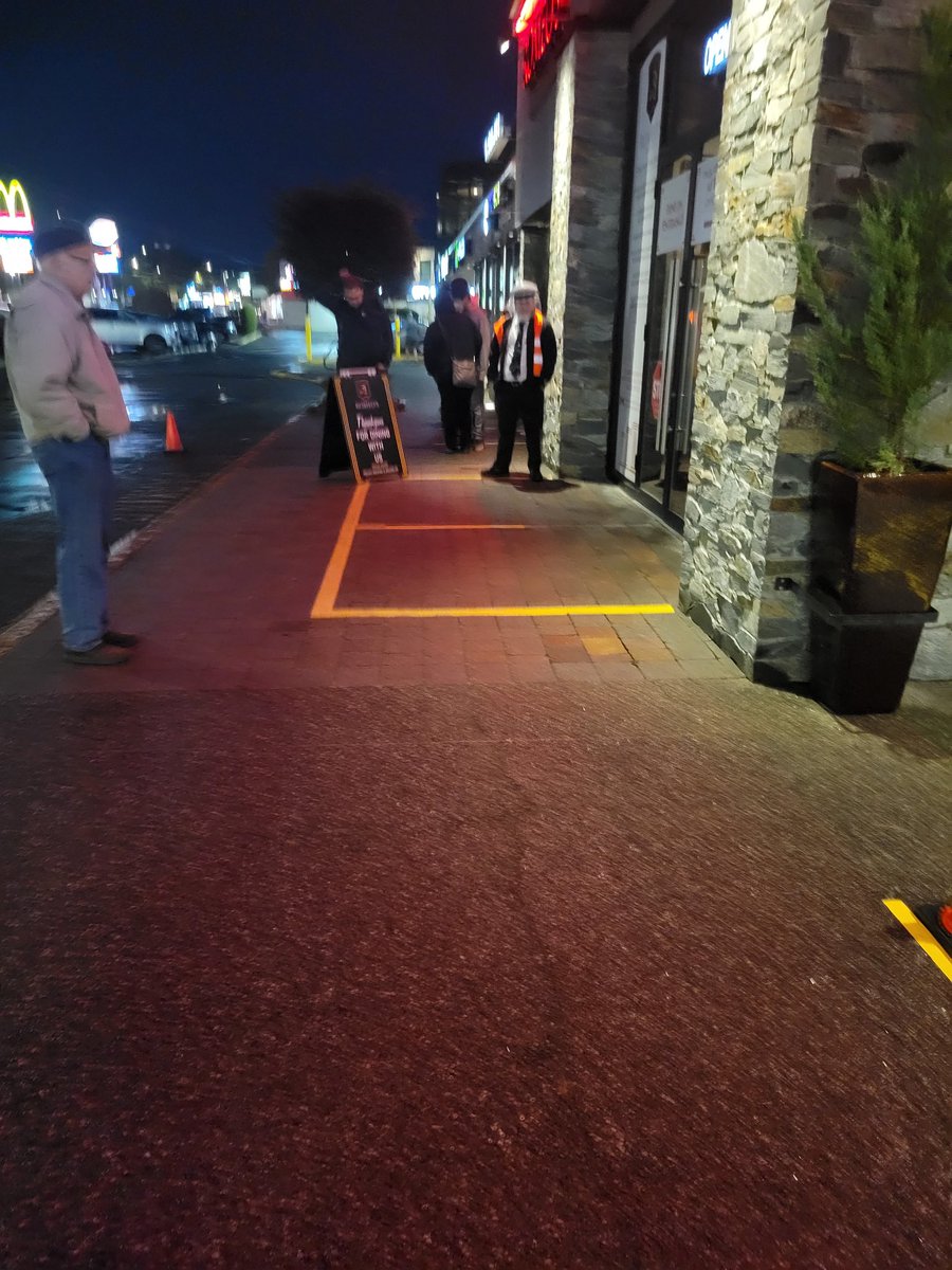 scampden's tweet photo. Romeo's Hillside. Where people go sit inside McDonald's to wait for their table. #TakeOutFriday #yyj https://t.co/AQ8QrslVhi