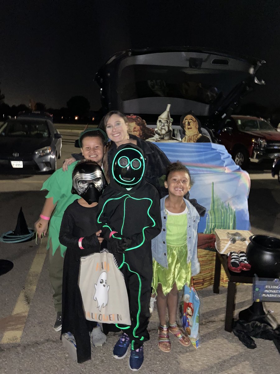 scorpiomom79's tweet photo. Trunk or Treat 2022! @Ms_Gianni #gianniAlumni #gombertgators #gombertPTA https://t.co/TkApmuZXt4