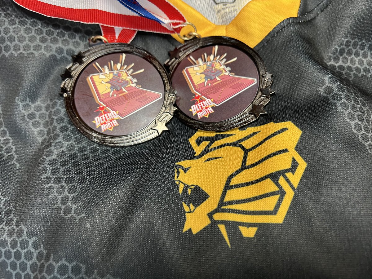2eZMK's tweet photo. Going home in a few hours. Two piece for MK11 &amp; GBVS. GGs everyone played

@DefendTheNorth https://t.co/d7obuNotjv
