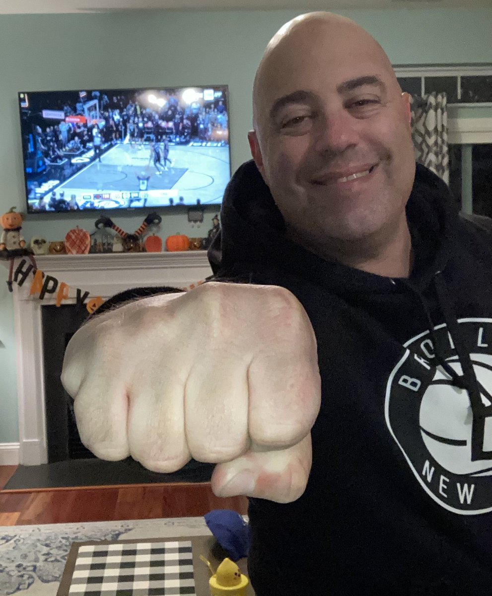 Muzixndmd's tweet photo. #TORvsBKN #NetsWorld #NetsTwitter #NetsLevel 1st win of the year 👏👏👏👏 Let’s hope there’s at least 50 or more of these https://t.co/71GCDjABav