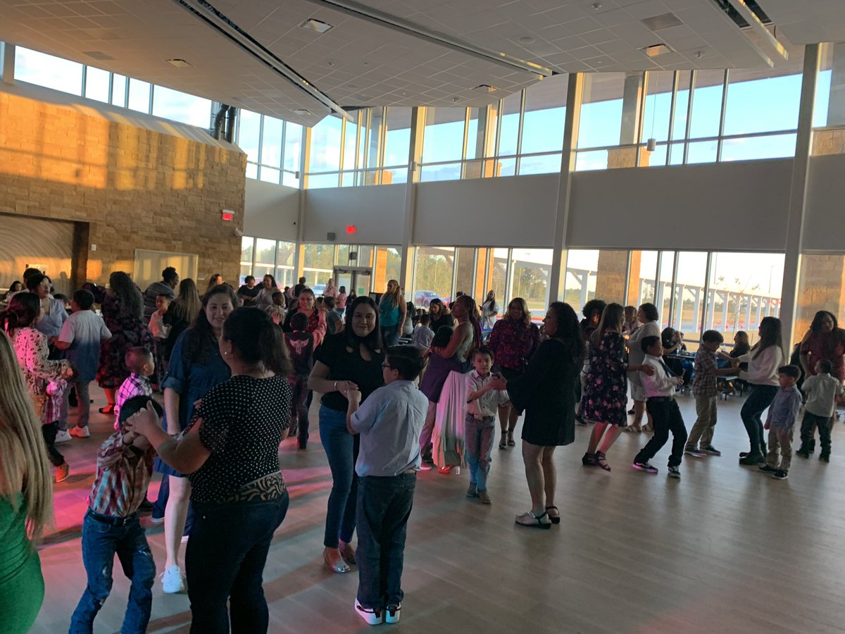 pcperez814's tweet photo. @HumbleISD_LLE StuCo did an amazing job with the Mother/Son Dance this evening. Special thanks to all the staff that helped make this happen. @Landerson618 @MsBenton_LLE_AP @ArmyAg86 @LuciSchulz1 @HumbleISD https://t.co/Y8Up9e4Bne