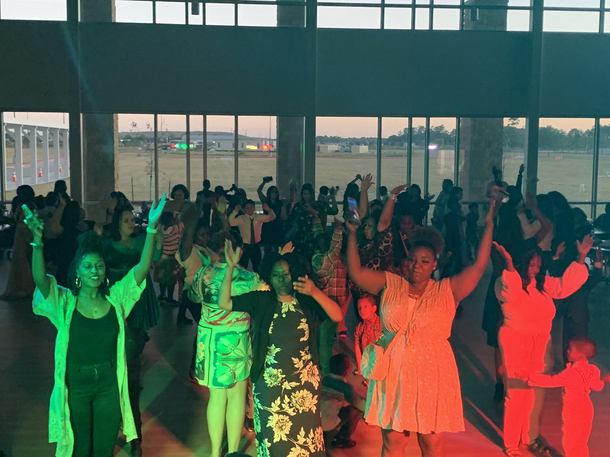 pcperez814's tweet photo. @HumbleISD_LLE StuCo did an amazing job with the Mother/Son Dance this evening. Special thanks to all the staff that helped make this happen. @Landerson618 @MsBenton_LLE_AP @ArmyAg86 @LuciSchulz1 @HumbleISD https://t.co/Y8Up9e4Bne