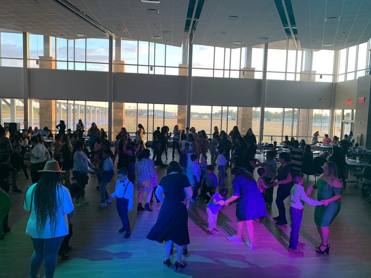 pcperez814's tweet photo. @HumbleISD_LLE StuCo did an amazing job with the Mother/Son Dance this evening. Special thanks to all the staff that helped make this happen. @Landerson618 @MsBenton_LLE_AP @ArmyAg86 @LuciSchulz1 @HumbleISD https://t.co/Y8Up9e4Bne