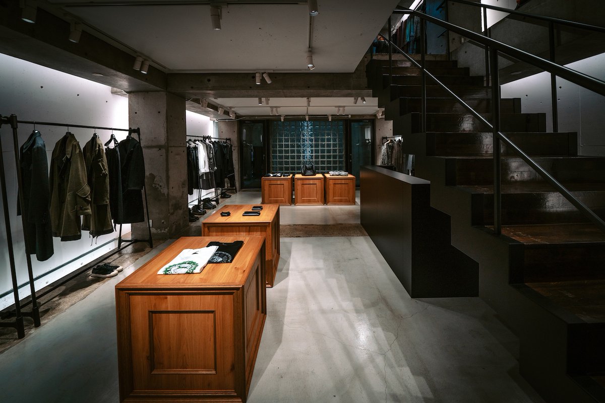ys_theofficial's tweet photo. Now Open: #WILDSIDEYOHJIYAMAMOTO #OSAKA

ヨウジヤマモト社の数あるブランドを一堂に集積した世界初の複合ストアのラインアップには、#Ys も加わり、3Fでご紹介しています。

ヨウジヤマモト社の最新ムーブメントが揃う本ストアにどうぞご期待ください。

https://t.co/o127TFgWh6 https://t.co/YWEfCWcJcw