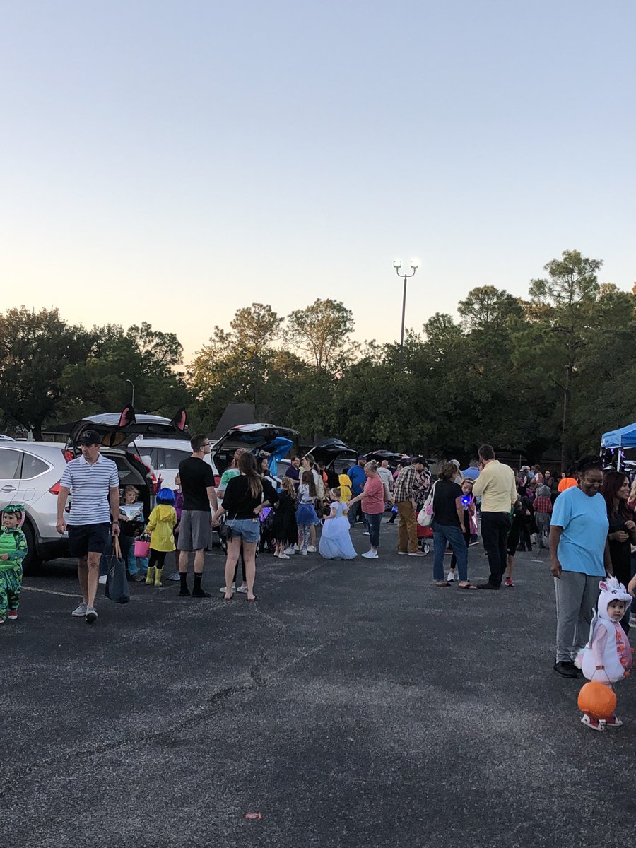 AlyMarkowski's tweet photo. We are blessed with the best PTA! They put on our first ever Trunk or Treat and it was a HUGE success! I love our ABE family! @PTAofficialpk #wearefamily #proudterrapin #futureterrapin https://t.co/oaBNkT6eKs