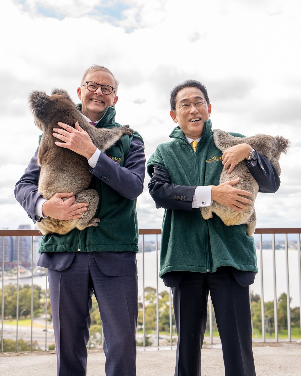 AlboMP's tweet photo. An iconic Australian welcome for Japanese Prime Minister Fumio @kishida230 in Perth. https://t.co/jP06AzrnV4
