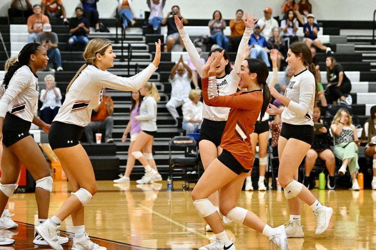 erinleephoto_'s tweet photo. Congrats to @WestwoodVball on their 3-0 homecoming win tonight over Stony Point!🧹🧡 @FlxAtx @coach_awood @westwoodsports1 https://t.co/cuFs7AYyEz