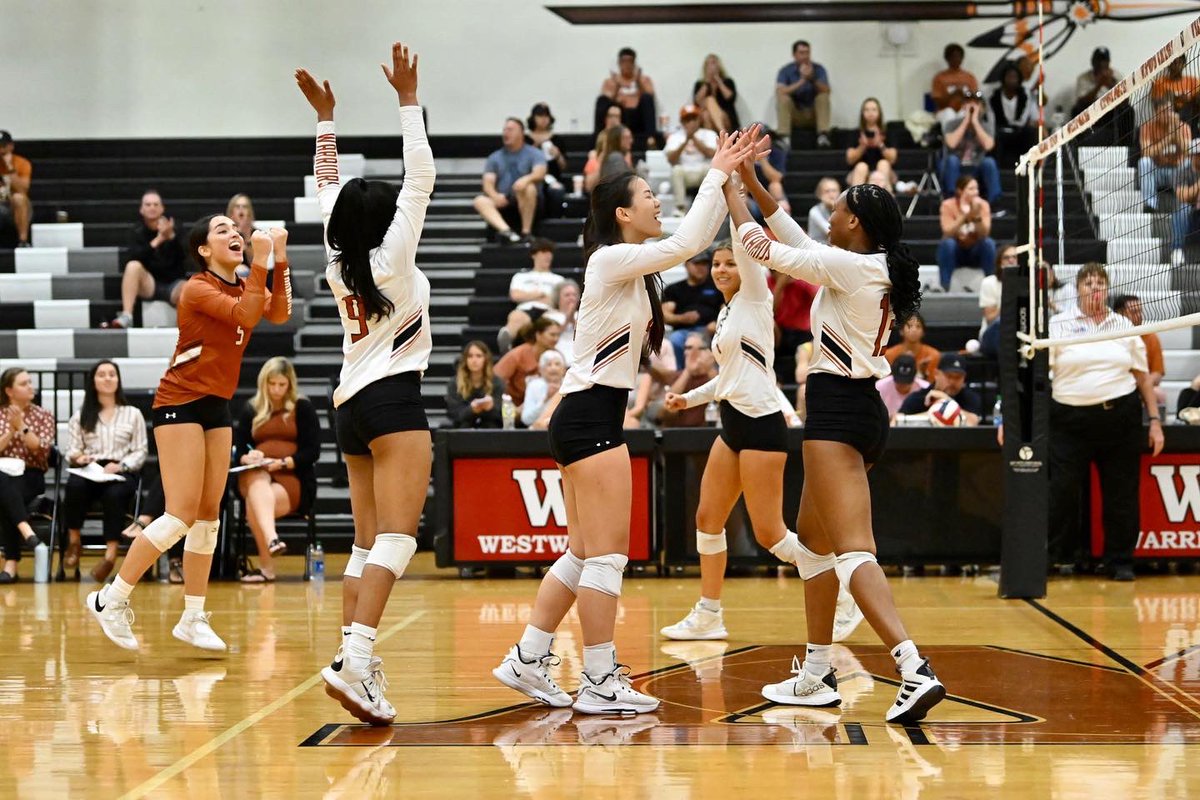 erinleephoto_'s tweet photo. Congrats to @WestwoodVball on their 3-0 homecoming win tonight over Stony Point!🧹🧡 @FlxAtx @coach_awood @westwoodsports1 https://t.co/cuFs7AYyEz