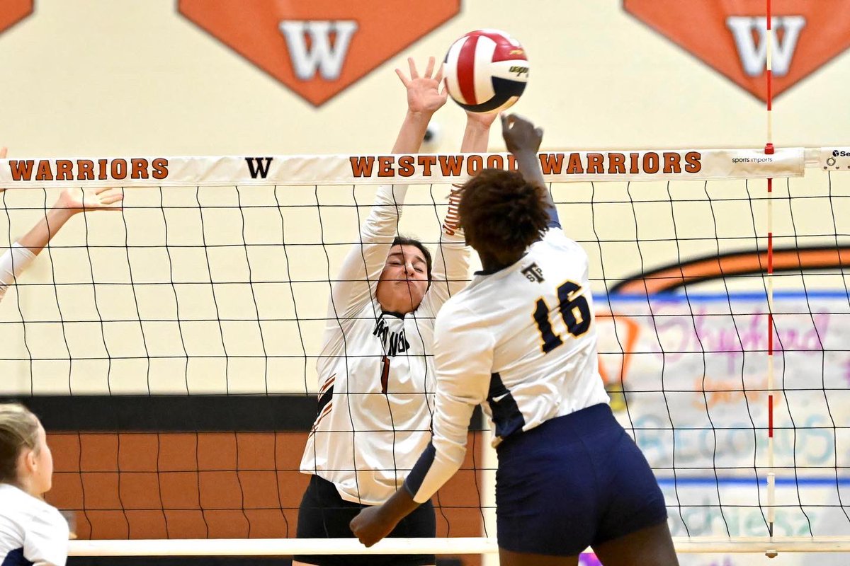 erinleephoto_'s tweet photo. Congrats to @WestwoodVball on their 3-0 homecoming win tonight over Stony Point!🧹🧡 @FlxAtx @coach_awood @westwoodsports1 https://t.co/cuFs7AYyEz