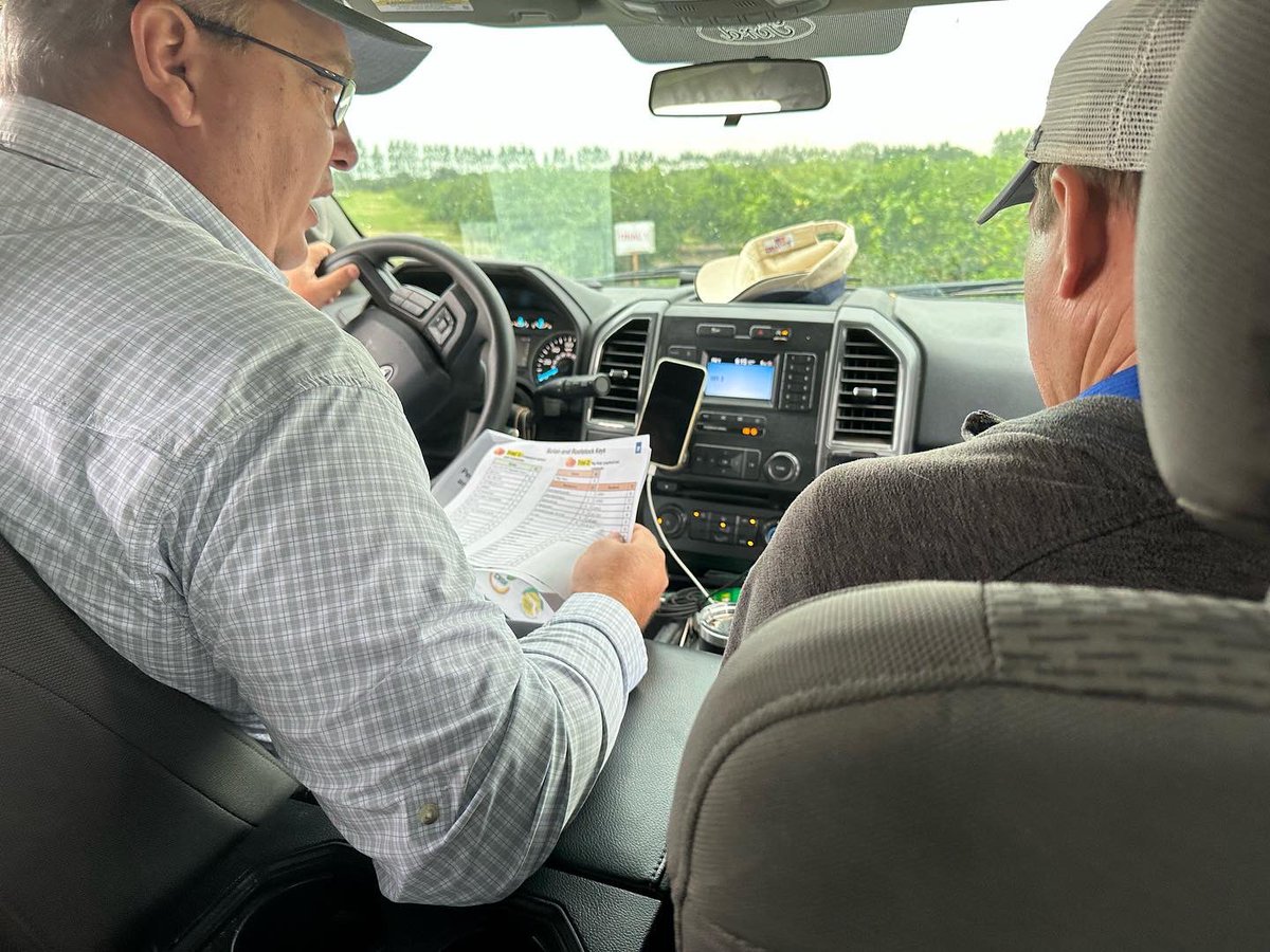 UFIFAS_IRREC's tweet photo. Citrus growers representing Lykes Brothers from Sebring, Florida, toured the #UFIFASIRREC #MillenniumBlock to view which of the 5,500 citrus 🍊 trees perform well in the era of #CitrusGreening
#FLCitrus #IndianRiverDistrict https://t.co/XgYSnQ4912