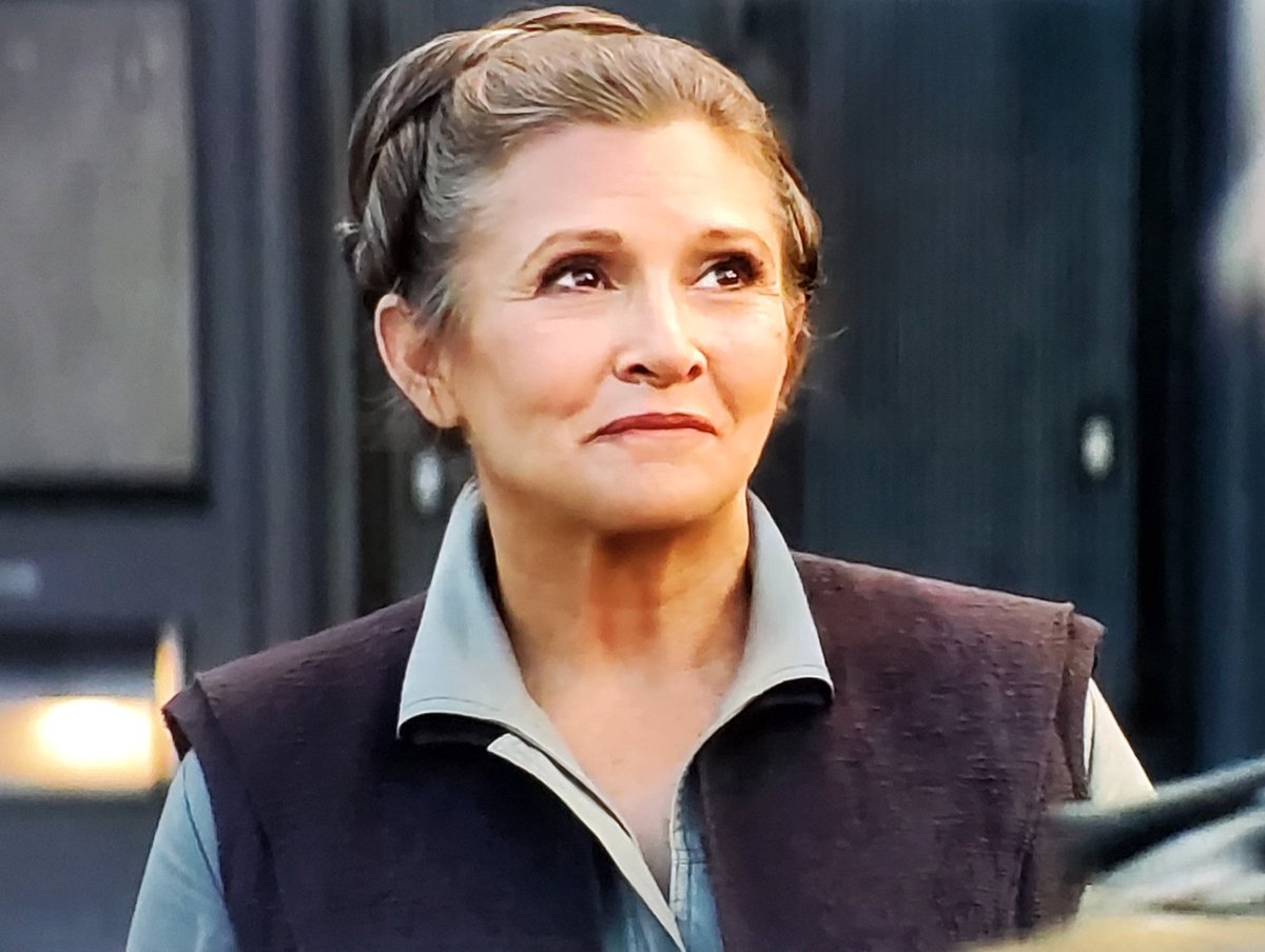 ValerieGoGo1's tweet photo. We miss you so much Carrie โค๏ธ #ForeverOurPrincess #CarrieFisher https://t.co/VxGkwYqzuU
