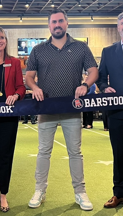 MrJerryOC's tweet photo. Can't believe I know a Casino Boss.  So proud of @BarstoolBigCat https://t.co/74iiNAdU3B