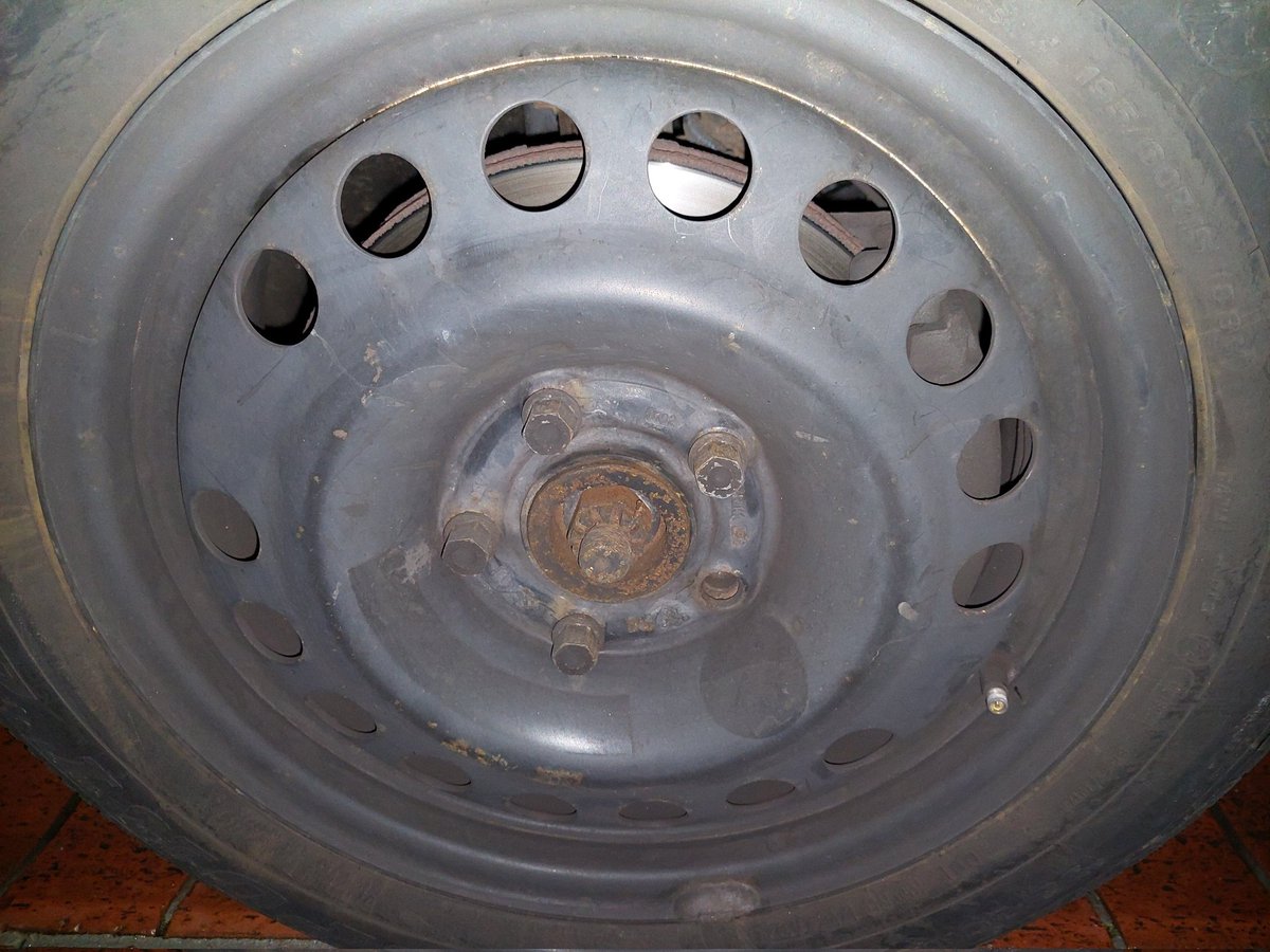 NSRAPT's tweet photo. Vehicle stopped by colleagues on NRT3 @IpswichPolice after it drove through a no entry on a one way street. Also missing wheel nuts, different sized tyres and the boot doesn't lock so flaps open revealing an insecure load.#pc854 #pc1629 #pc909 #pc1880 https://t.co/ZCrfwmM0nO