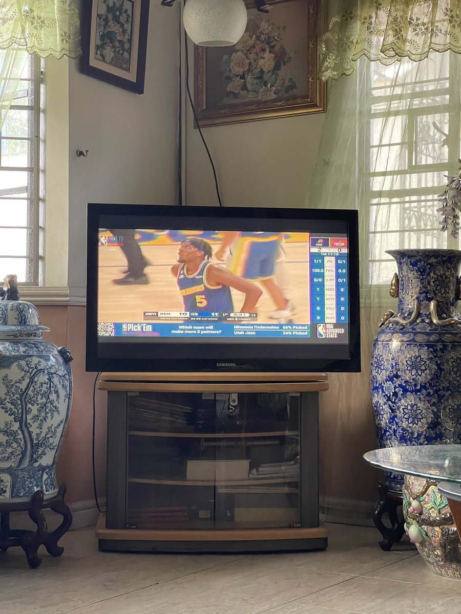 _bhabi04's tweet photo. Be happy for this moment. NBA season. Happiness season. #GSWfan 🌸🌸🌸 https://t.co/SlJWUJilSq