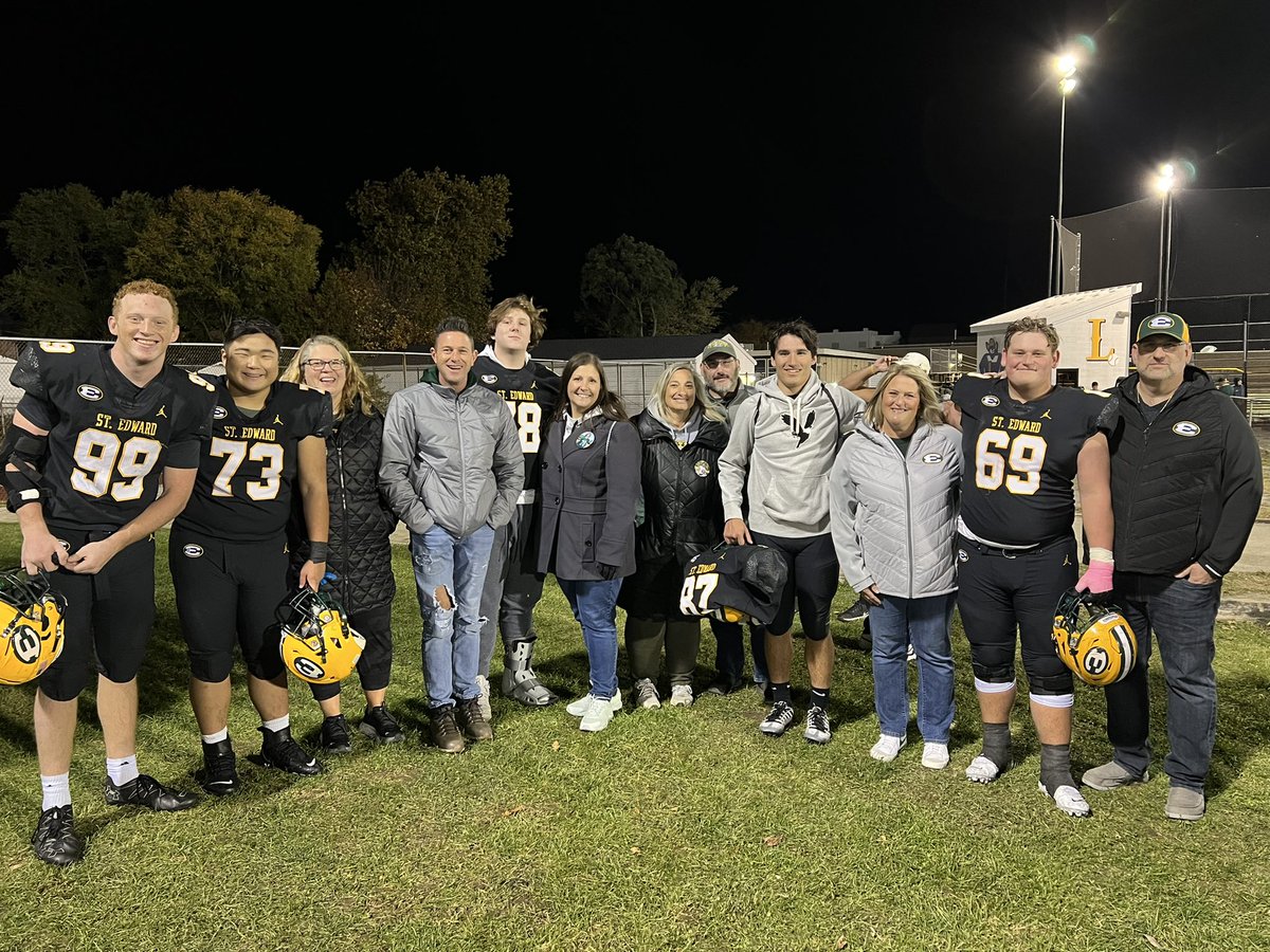 Tfilut's tweet photo. These boys have had an amazing 4 years playing football at St. Edward. #playofftime 💚💛🦅🏈 @StuartStuart73 @KellyKsoltis @AndersonSoltis @_Luke_Stuart @FilutDawson @MichaelKilbane3 https://t.co/A6vC0IzrIa