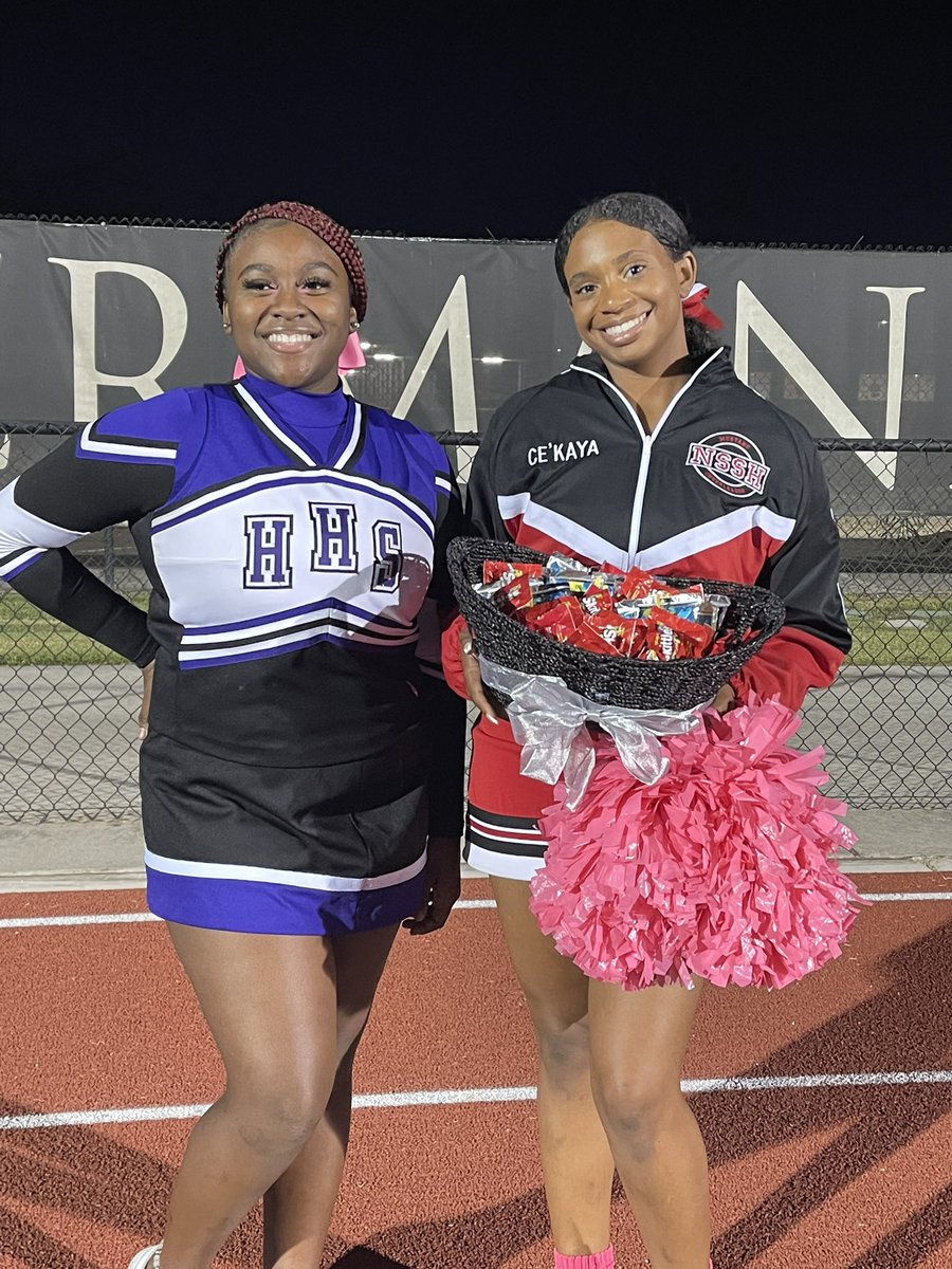 spiritofHHS's tweet photo. You know we love our cheer friends! #NorthShoreVHumble #WildcatCheer 💜🤍📣 https://t.co/qkwtdlwi5A