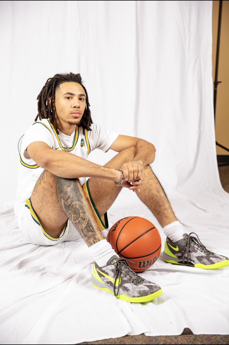 Former Ram <a href="/julian_vaughns/">Julian Vaughns</a> on 
🔥🔥🔥🔥🔥 tonight, gets it done for <a href="/UofABearsBball/">Golden Bears Basketball</a> vs Toronto. 26pts 3rbs 2ast  💪 #Gamer💯