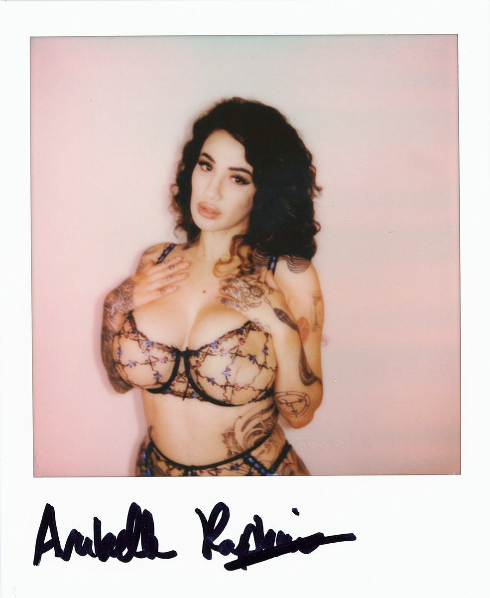 Mars...™ on Twitter: "🦋🐍💥📸 @ArabelleRaphael"