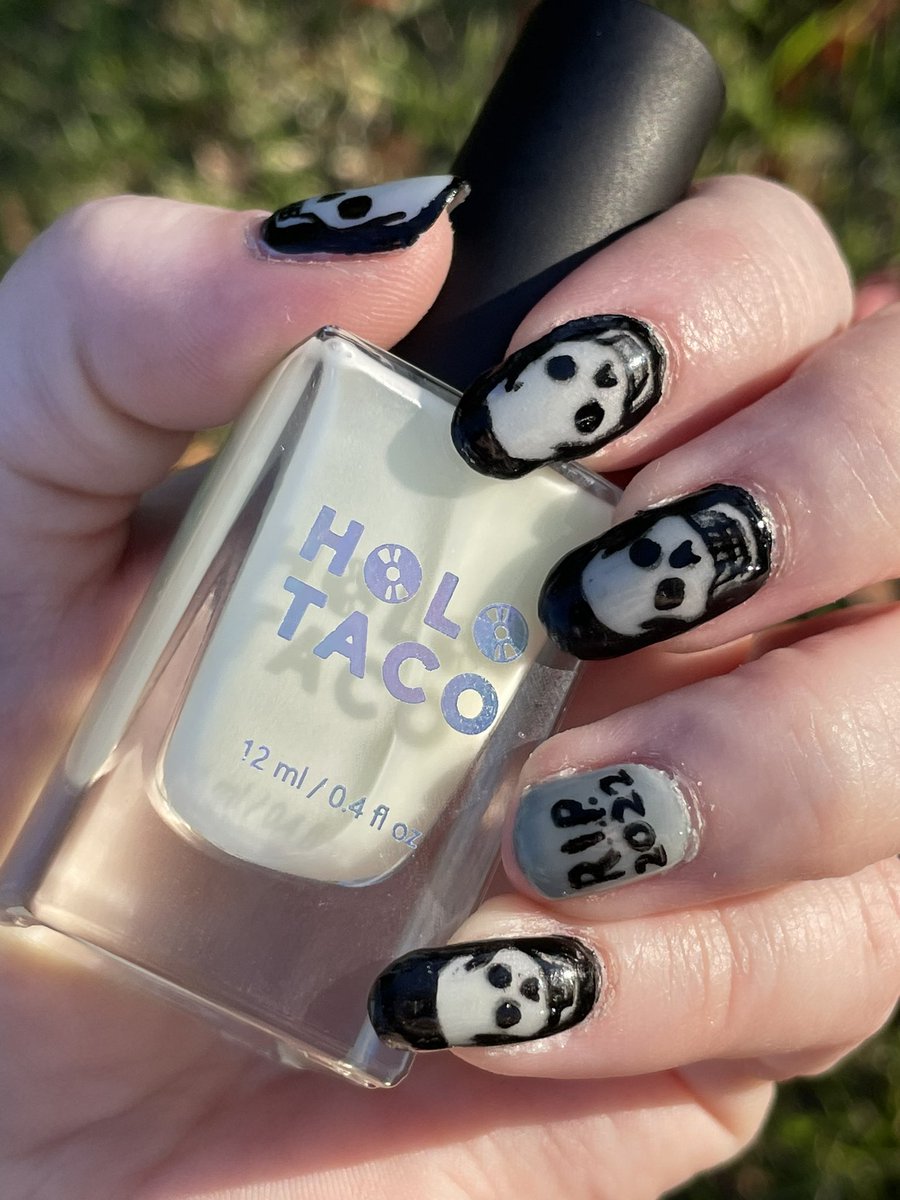 environmenthol's tweet photo. my #holotacoholoween2022 entry. #skulls #nailart @holotaco https://t.co/JPOEOcS0OD