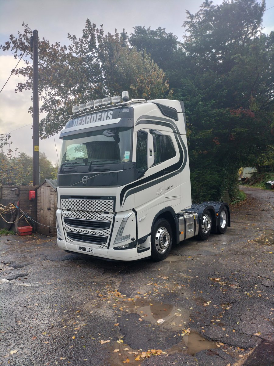 giggley74's tweet photo. 6hrs to clean after 6 days of pk's #deardenshaulage #bulkhaulage #volvofh500 https://t.co/SeeaMUiZuC